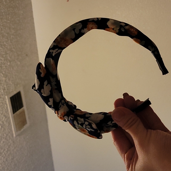 Floral headband - Picture 2 of 2